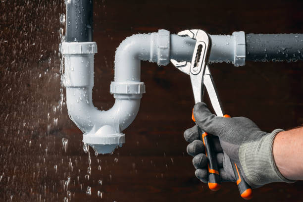 Professional Sewer Line Repair technician working in Rio Medina, TX
